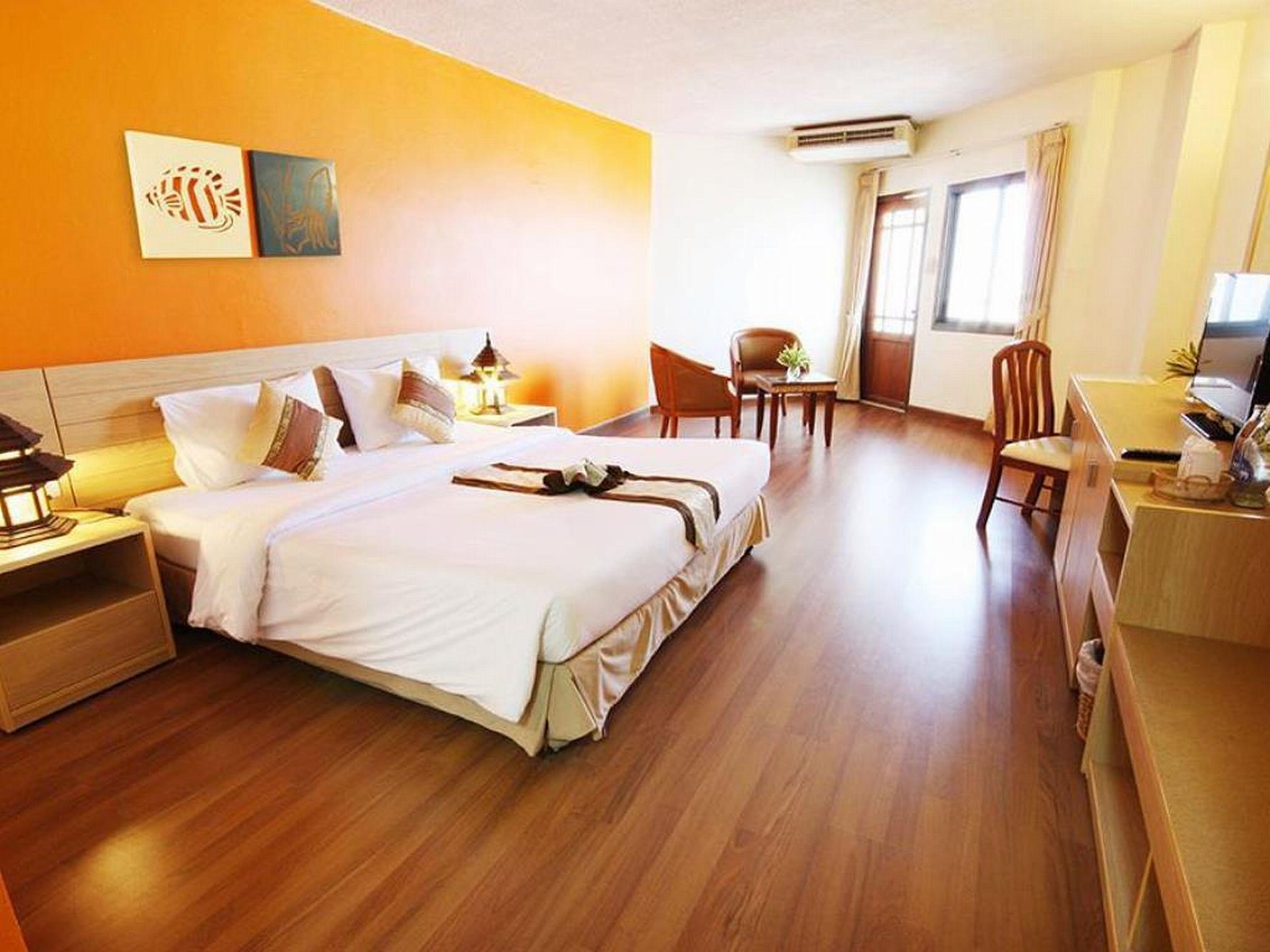 Golden Beach Cha-Am Hotel Exterior photo