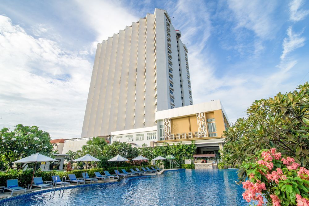 Golden Beach Cha-Am Hotel Exterior photo